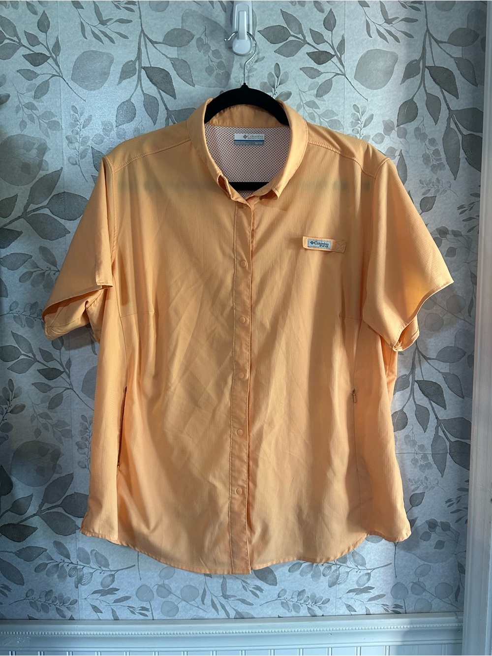 Columbia Peach Short Sleeve Button-Down Shirt